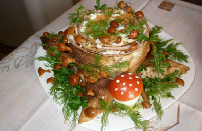 Рецепт: Салат «Пенёк» с грибами - Типичный Кулинар