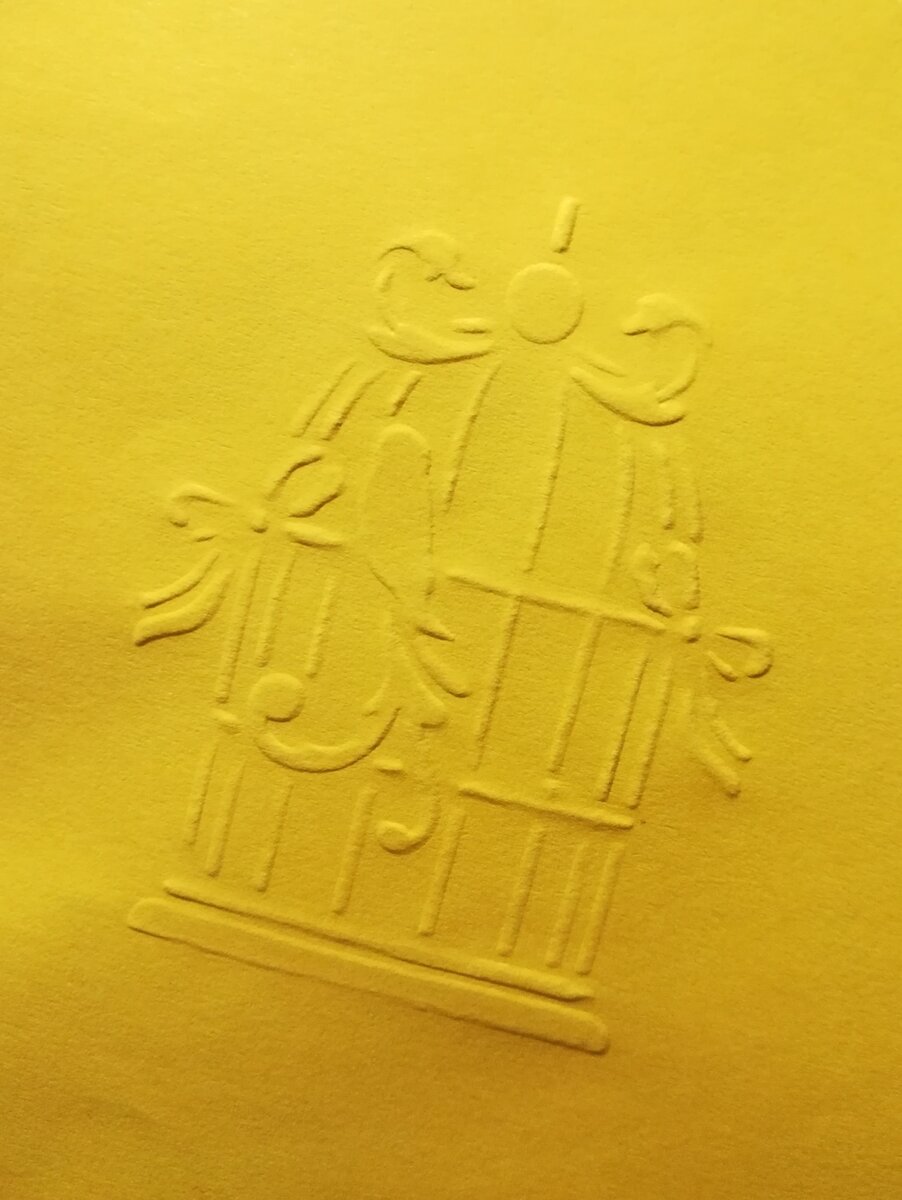 Отлично смотрится на открытках, страницах блокнота, приглашениях.