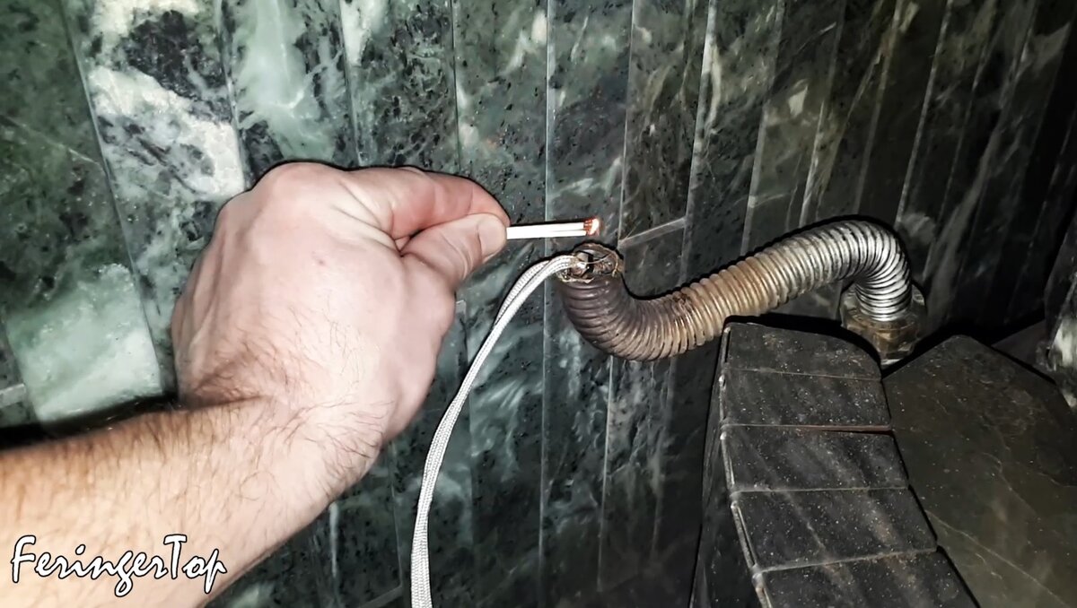 Один из кадров видео, где я зажигаю спичку от пара, выходящего из печи!