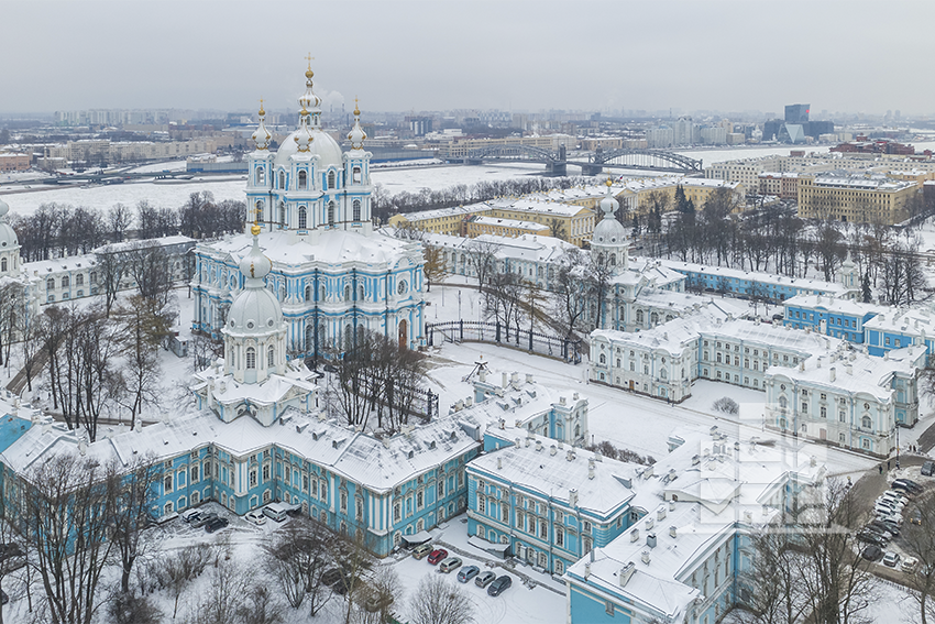 Смольный собор парк