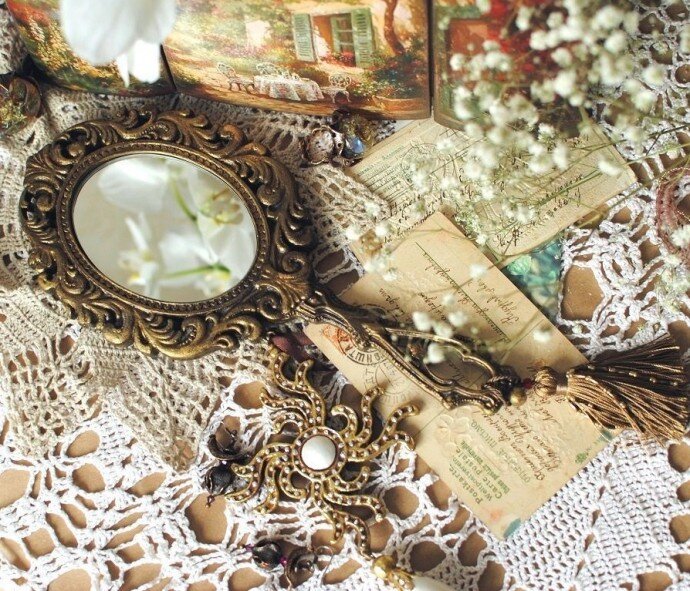 Старинное зеркало. Источник фото: Яндекс картинки
