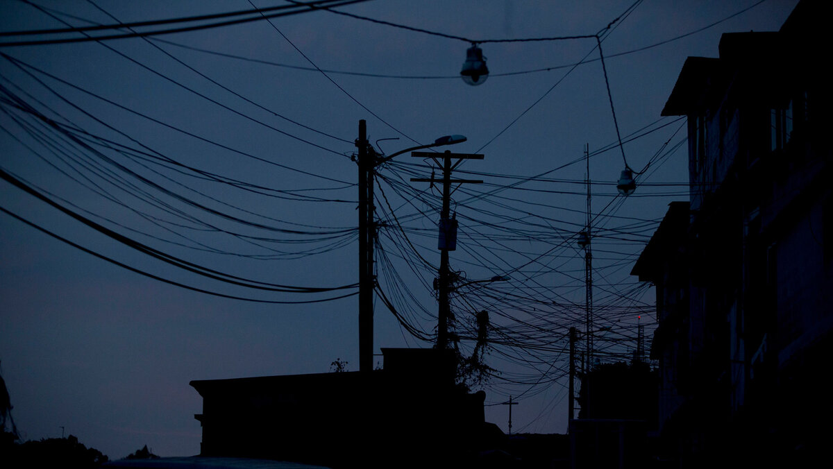 Харьков без света и воды. Откшлючили светв городе. Мир без электричества. Город без электричества. Люди без света.