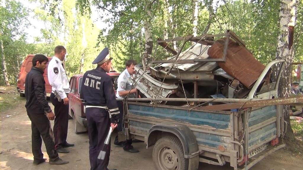 Зачем собирать металлолом. Прицеп с металлоломом. Цыгане на газели. Цыгане перекупы авто. Цыгане в Чечне собирают метал.