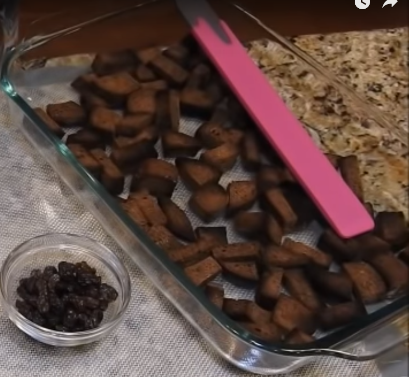 На картинке подсушенный бородинский хлеб. 