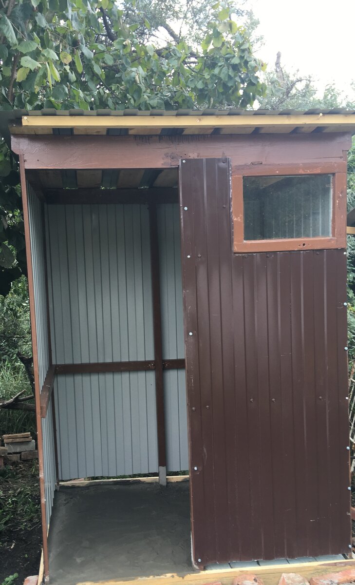 Простая конструкция летнего душа 