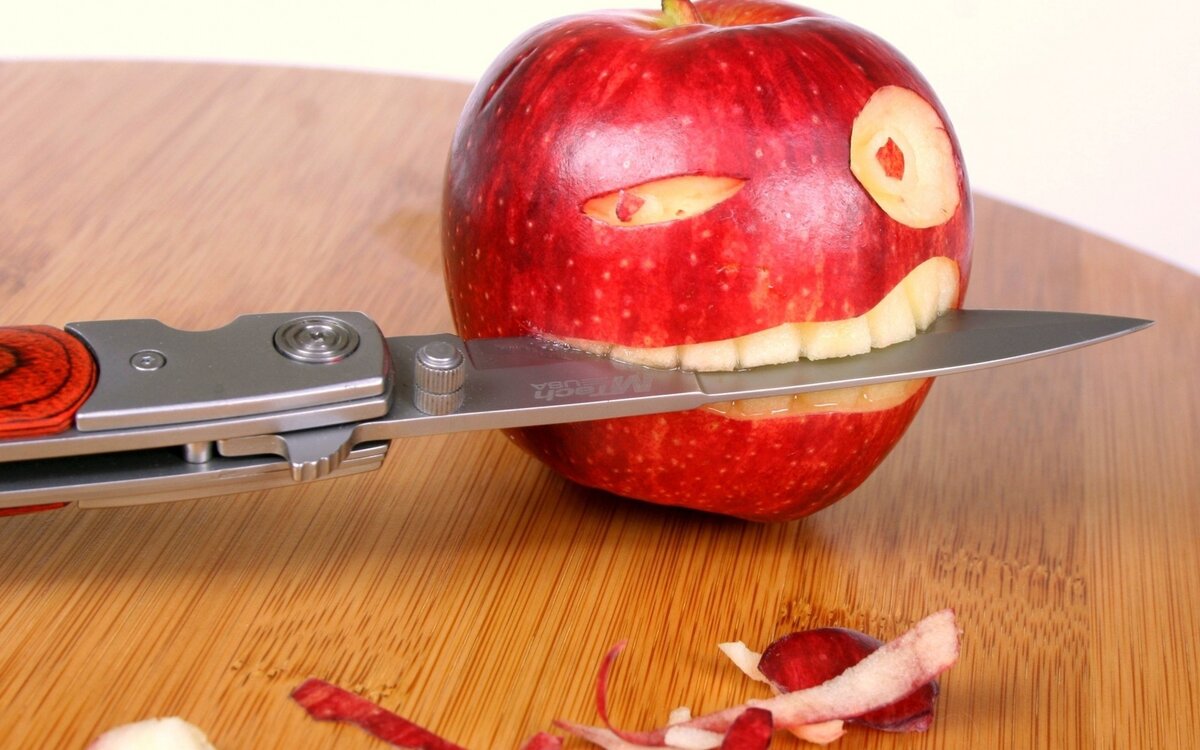 Яблоко и нож