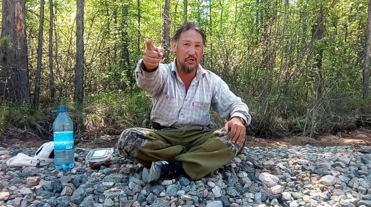 "Он должен уйти!" - говорит шаман.