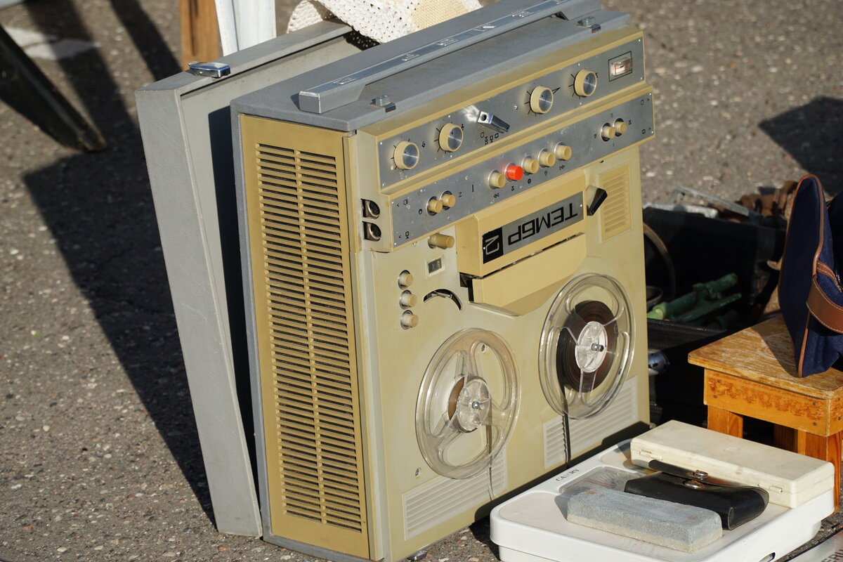 Плёночный магнитофон.