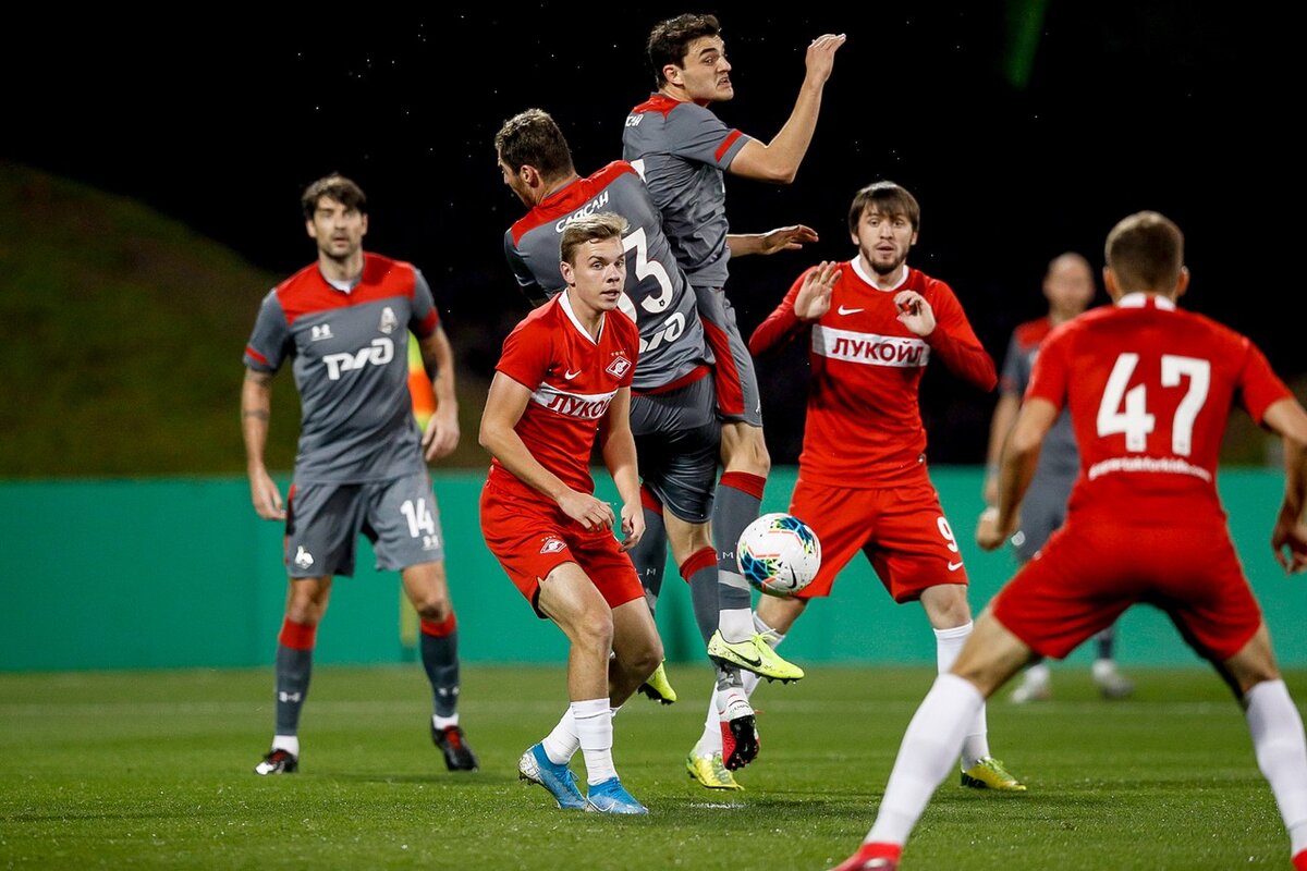 Борьба в матче Спартак - Локомотив на "Кубкае Пари Матч".  Фото с официального сайта ФК Спартак