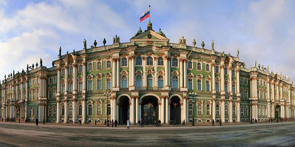 На фото - Зимний дворец 