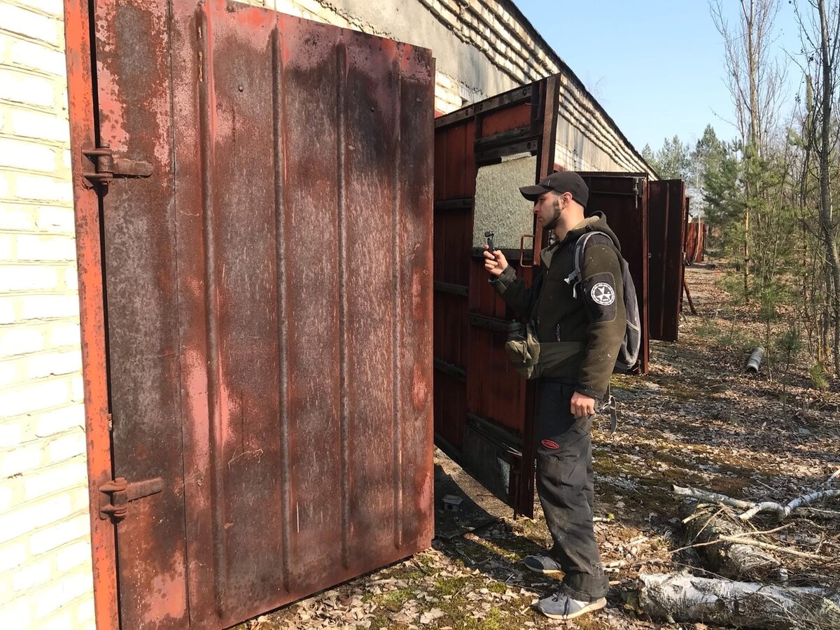 Припятские гаражи сегодня уже 34 года без присмотра. Что там осталось? Фото