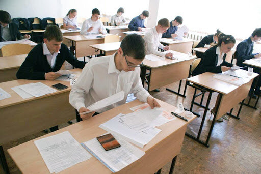 «Возможно, мы примем решение, которое освободит учащихся от итоговой аттестации <…> и аттестация пройдет по текущим оценкам», — отметил министр, напомнив, что ранее была отменена сдача ОГЭ по всем предметам, кроме русского и математики.