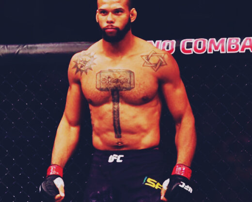 Тиаго Сантос