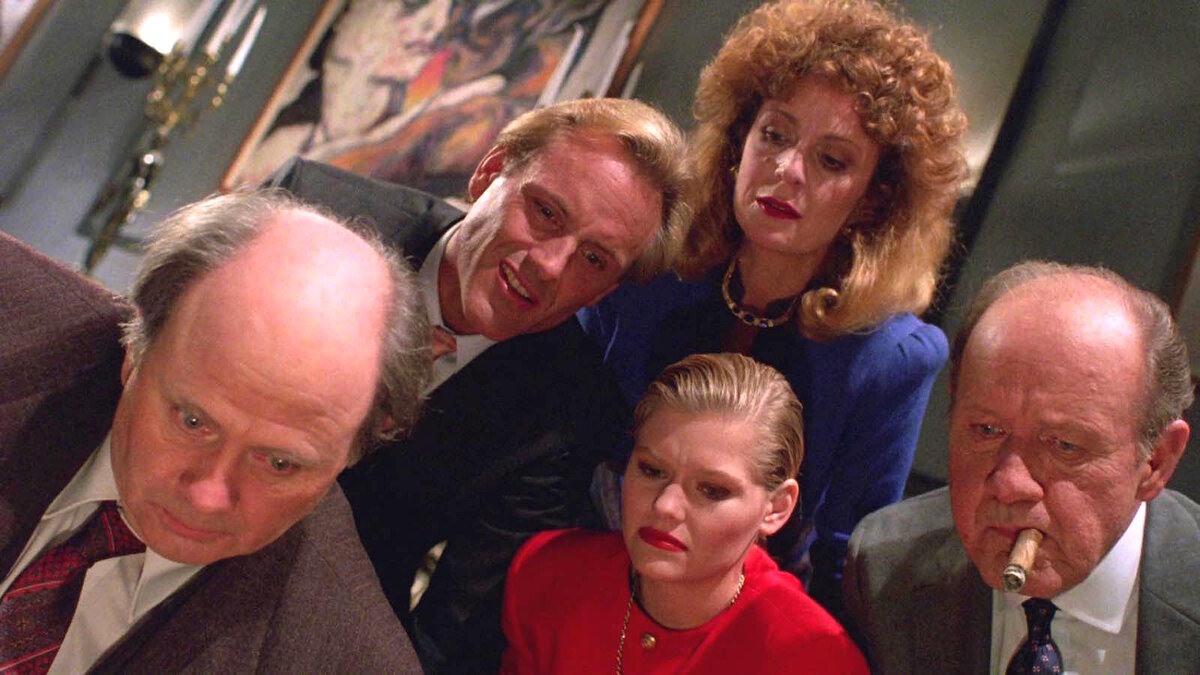 В элите – генетические мутации от богатства и власти. Кадр из к/ф «Общество».