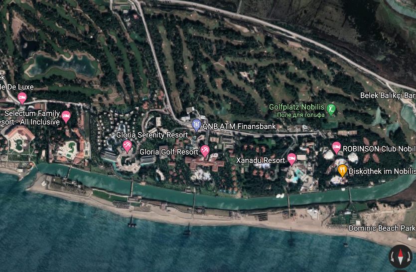 Река Аджису и мосты отелей на ней для прохода на пляжи. Карты Гугл