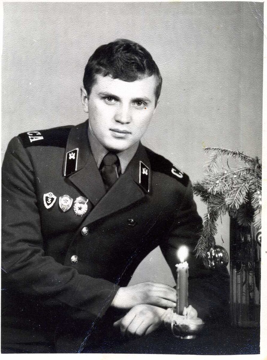 Серега с Плотниково, Кемеровской области. Мы и сейчас часто встречаемся, на машине до него три часа езды. 