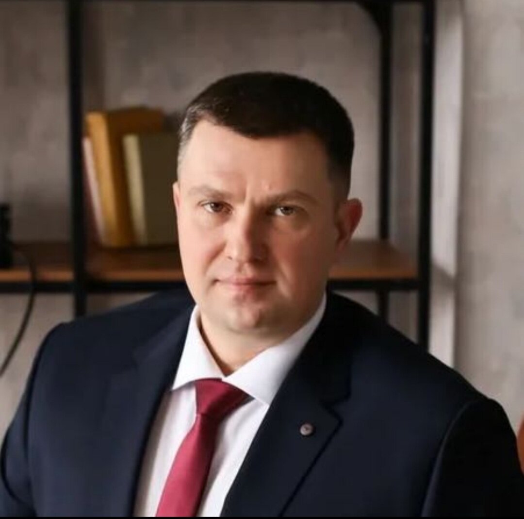 Константин Горбунов в своем кабинете начальника цеха