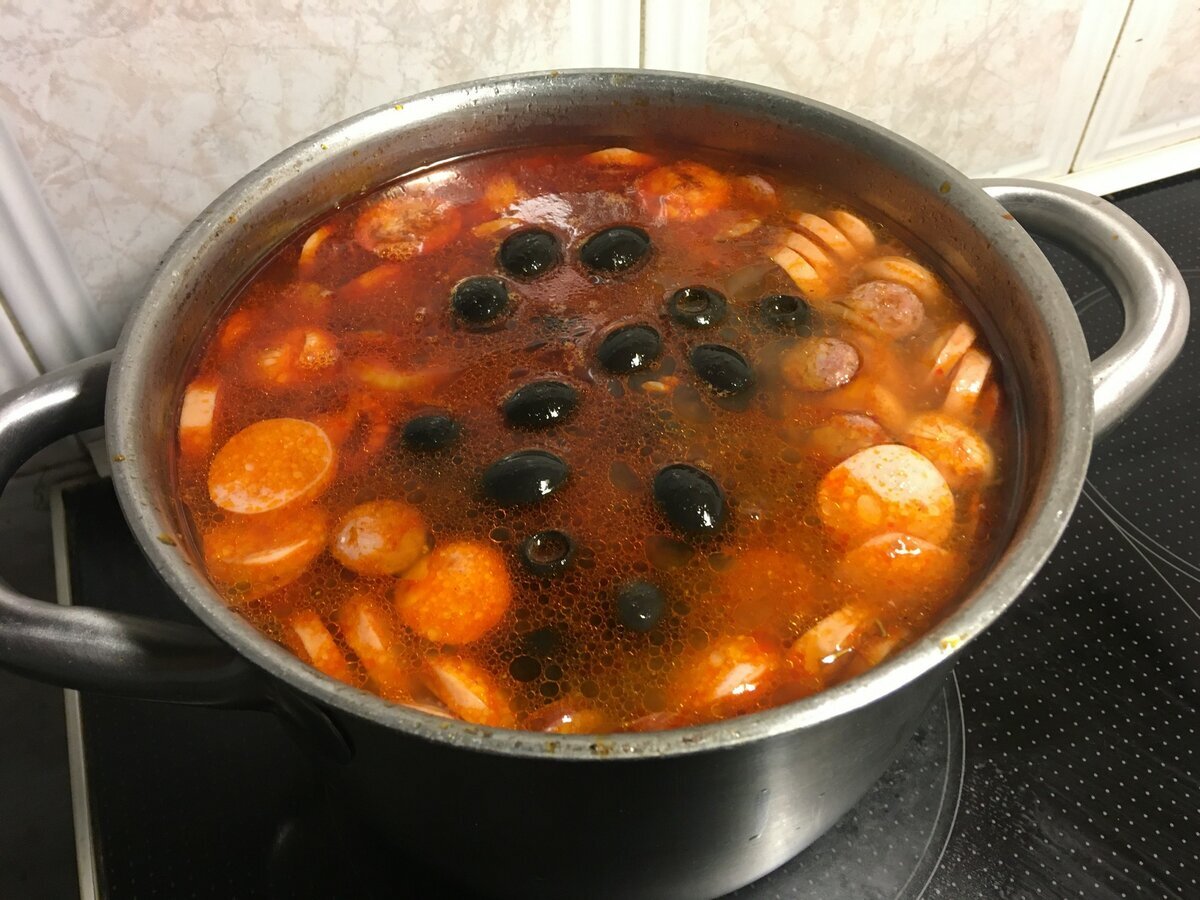 Солянка суп с картошкой оливками