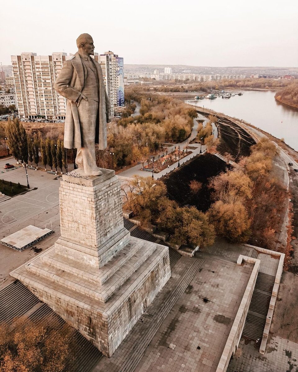 Статуи Ленина в разных городах России. Типовой проект или уникальные  сооружения? | Амбассадор счастья | Дзен