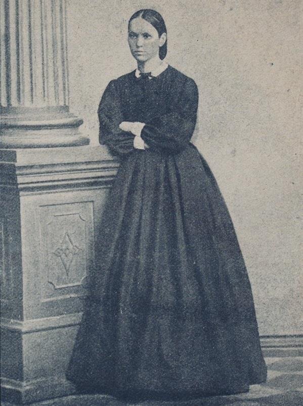 Мария Арсентьевна Быкова-Богданова - детская писательница и предводитель образовательной коммуны.