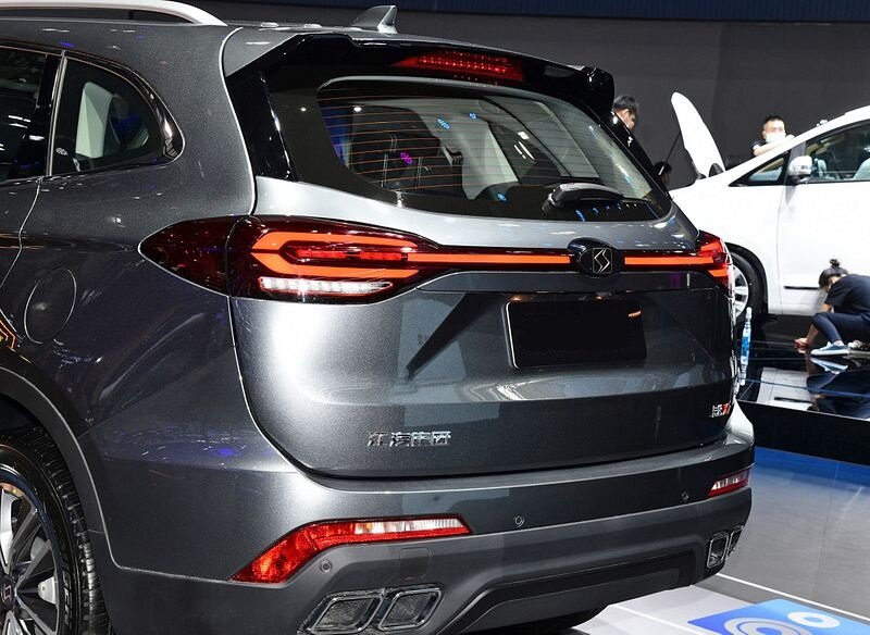 Обзор нового большого кроссовера "Москвич". Длина - 4,8 м, 7 мест в ...