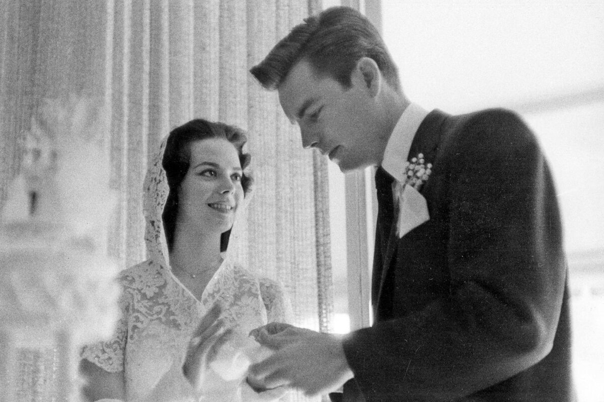Свадьба Натали Вуд и Роберта Вагнера в 1957 году. Фото из Интернета