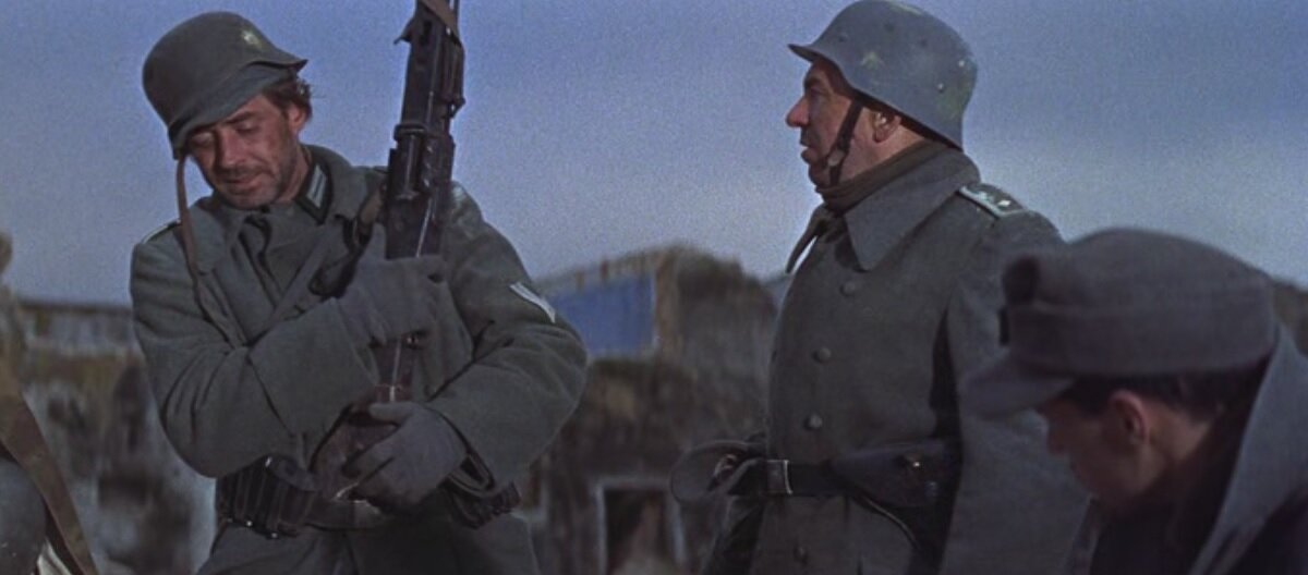 Немецкий солдат с пулеметом MG.42. Кадр из фильма