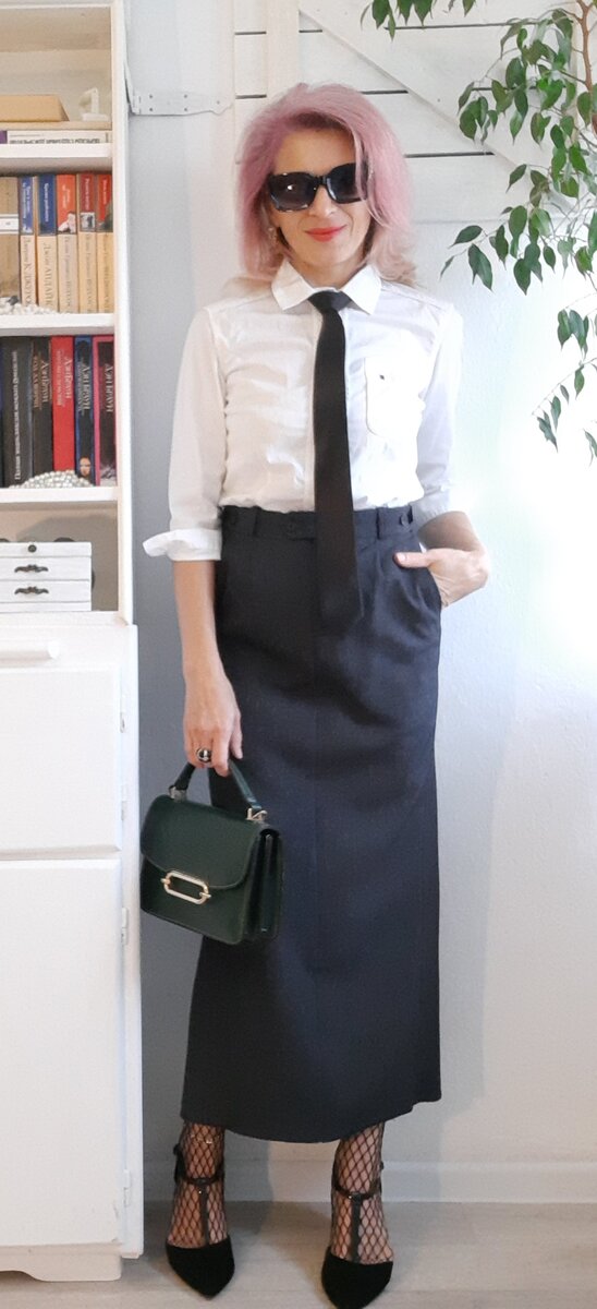 Галстук и рубашка из секонд-хэнда.