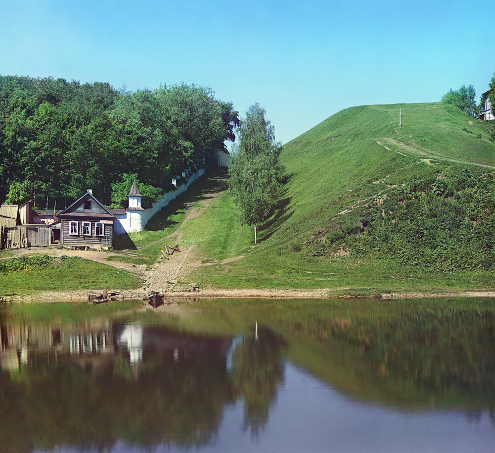 Крепостной вал около Борисоглебского монастыря. 1910 год