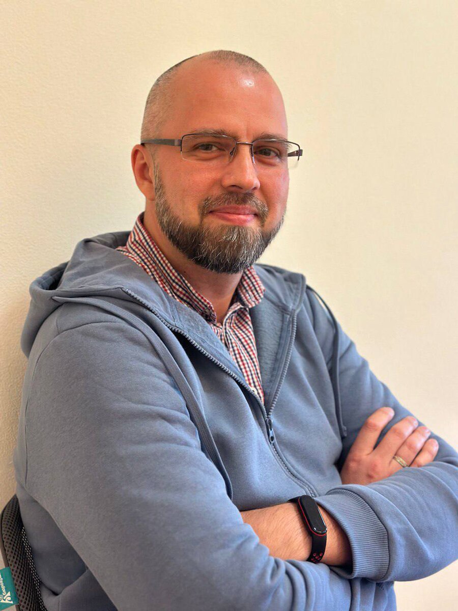 Умрилов Леонид Анатольевич, Заместитель руководителя отдела продуктового маркетинга "Плиточные клеи", "Затирки", "Гидроизоляции", "Смеси для пола" ООО «Седрус»
