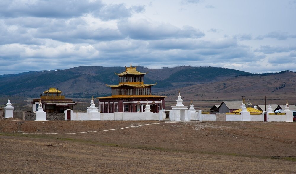 Бурятия 3 улан удэ. Село Ацагат Степной Кочевник. Село Нарын-Ацагат дацан. Село Нарын Ацагат. Дацан Улан Удэ Юрты.