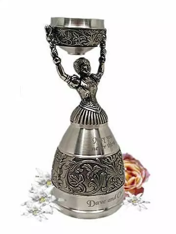 https://www.german-toasting-glasses.com/shop/german-bridal-cups/viola-crystal-german-bridal-cup/ 
