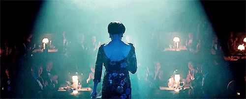 Педро советует смотреть фильм на большом экране и с хорошим звуком. Зеллвегер все еще отлично поет.