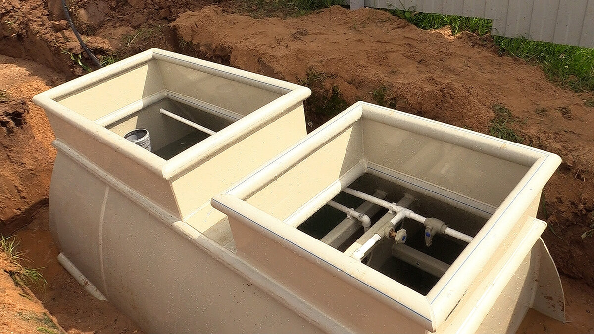 Наш септик работает третий год, и за это время с ним не было проблем.