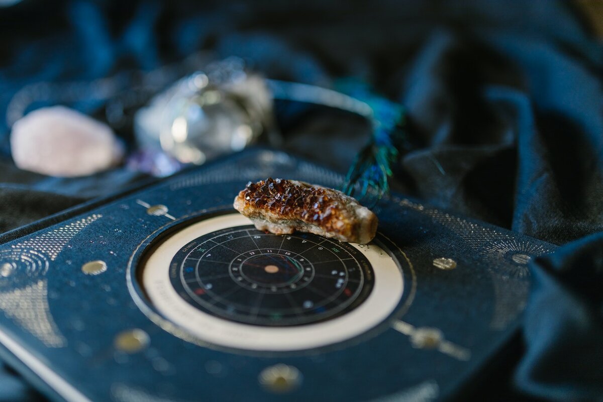 Зеркальные даты наиболее благоприятны для проведения ритуалов на исполнение желаний. Фото: Pexels.com 