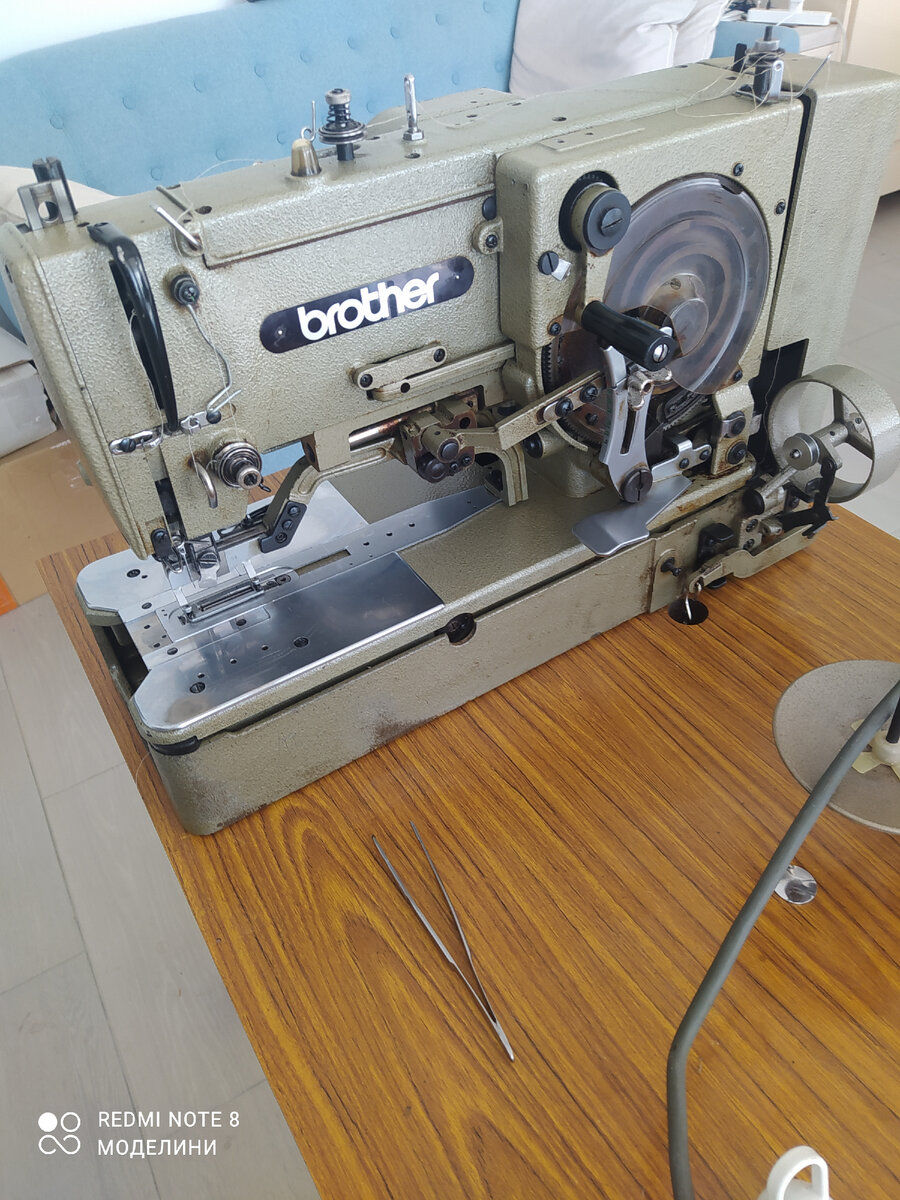 Вот такой агрегат, мешает сыну смотреть телевизор, а кошке залазить на кресло. Но вариантов других нет