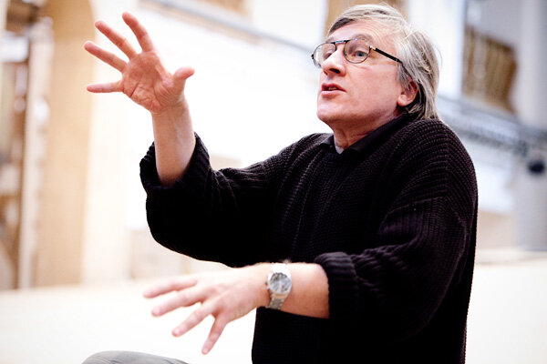 
"В Буркина-Фасо может не быть театра, а в России не может не быть театра. Его надо поддерживать, это растение должно расти в каждой великой, цивилизованной, уважающей себя стране, потому что театр — это цветок, требующий ухода, который в бедноте не растет. Он растет, когда есть что есть. Это вторичное или третичное дело, но это признак самосознания нации, народа, людей, самоуважения". Ловите ссылку на прекрасное интервью с режиссером Дмитрием Крымовым, чьи спектакли мы очень любим. Честный разговор об отношении к делу «Седьмой студии», театре в Америке и государственном финансировании в России. https://www.bfm.ru/news/365265?page=1