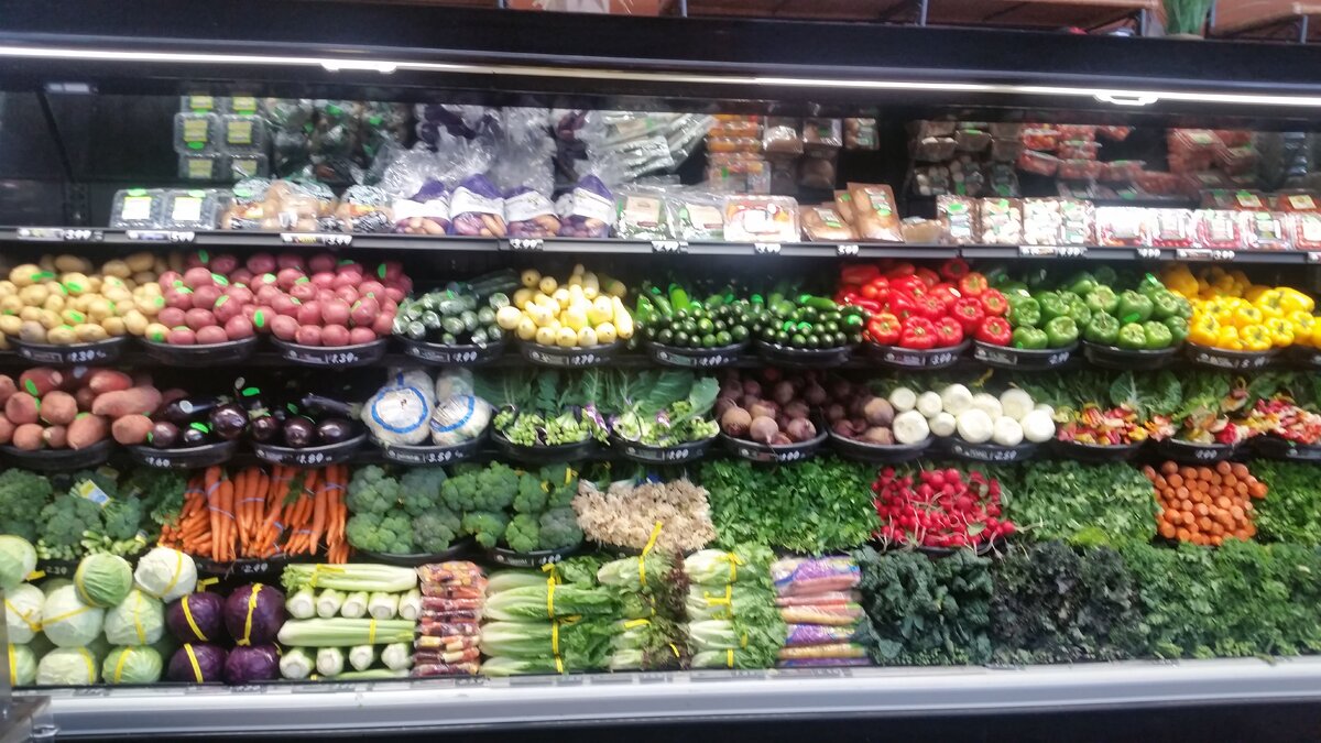 только избранные фрукты и овощи доходят до прилавка