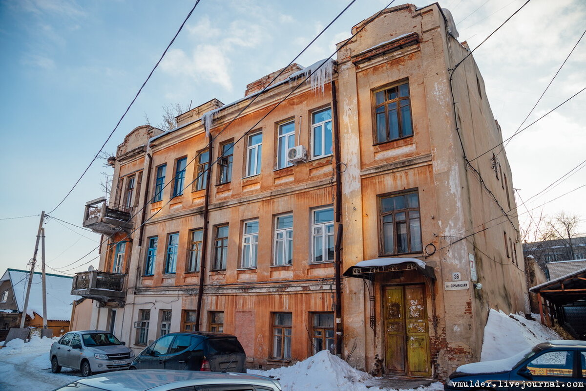 Доходный дом К.М. Фирюпкина построен в 1914-1915 гг. как доходный дом архитектором Михаилом Замятниным. 

Фото 2. 
