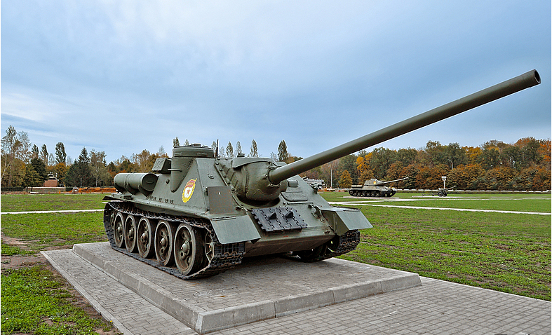 Самоходка Су-100. Самоходная артустановка Су- 100.. Су-85 и Су-100. Памятник Су-100 УЗТМ.