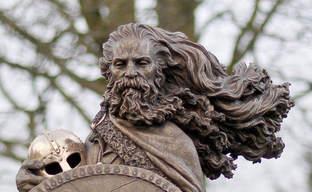 Статуя Харальда Прекрасноволосого в Осло (скульптор Нильс Аас)