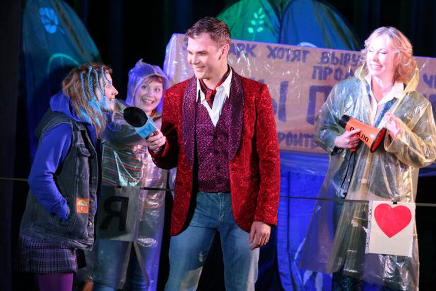 Сцена из спектакля «Майя & К» нижегородского театра «Вера». Источник: https://teatrvera.ru/