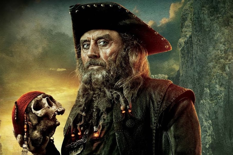 Кто озвучивал черную бороду в пиратах карибского моря