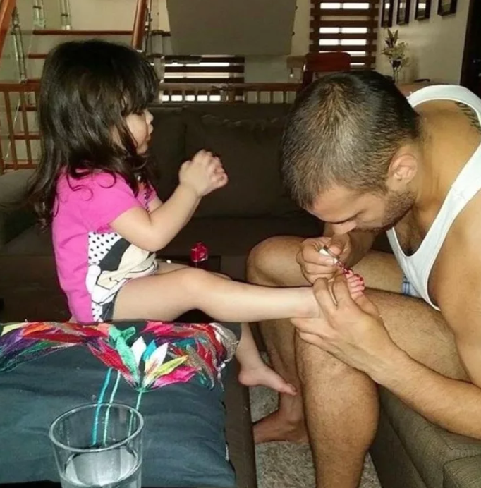 А может, просто поручить все эти заботы брутальному мужчине? Тоже вариант!