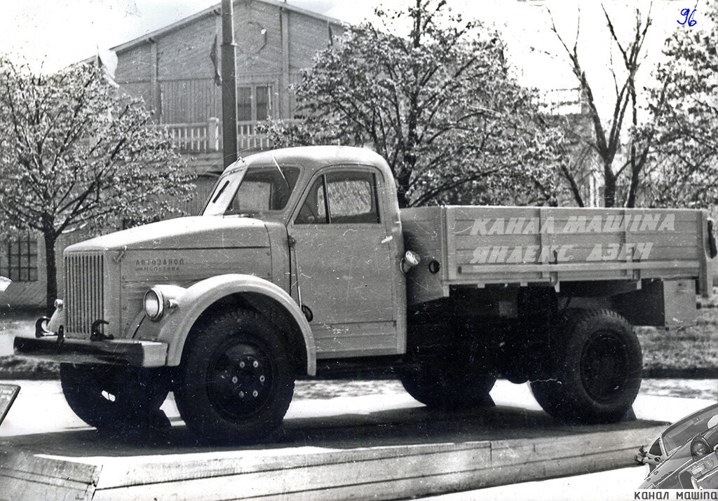 ГАЗ-51: цена - 10 700 рублей без отопителя, 10 850 рублей с отопителем 