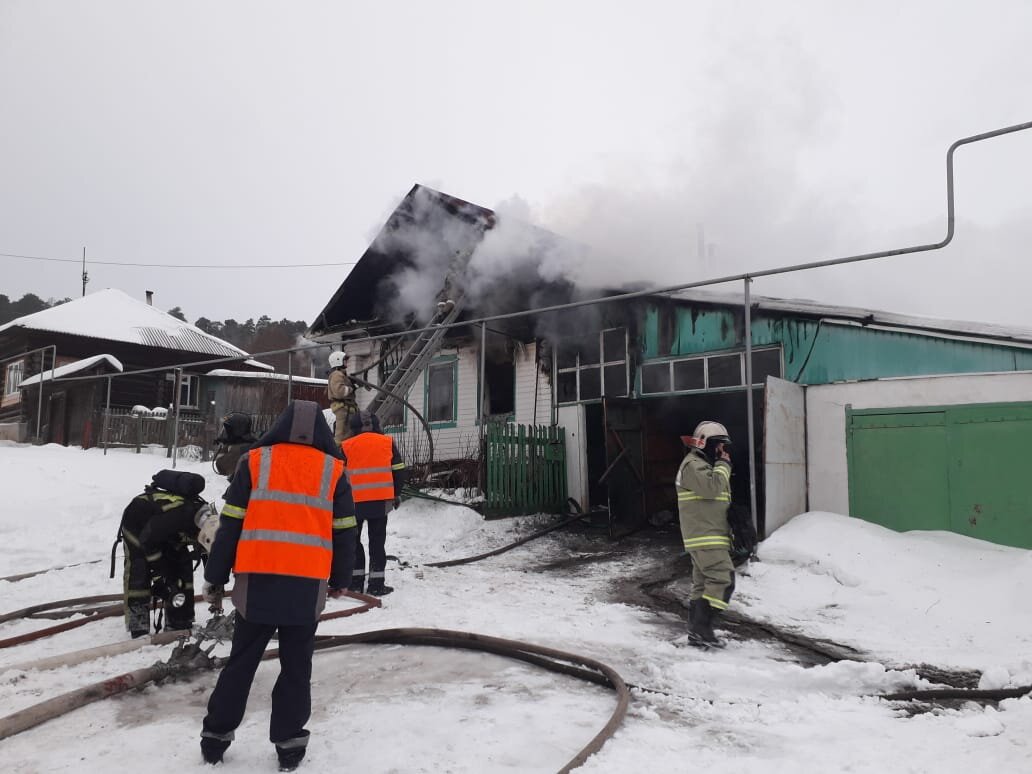 Пожар в Красноуфимске. Пожар в Красноуфимске вчера. Пожары в Красноуфимском районе. Пожар в Красноуфимском районе вчерашние.