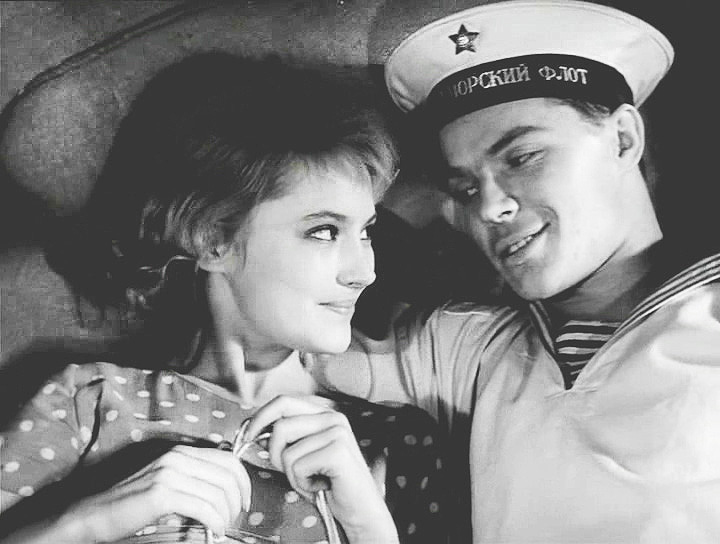 Ариадна Шенгелая и Лев Прыгунов. Кадр из фильма  «Увольнение на берег», 1962 год