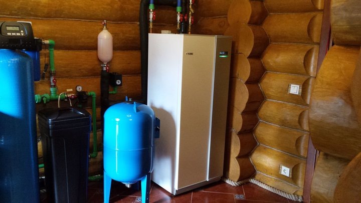 Внешне тепловой насос похож на холодильник. 
