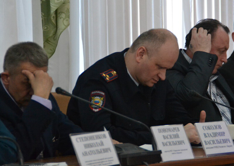  Начальник бердской полиции Владимир Соколов рассказал о сообщениях и  преступлениях, произошедших за минувшую неделю сегодня, 18 февраля, на  совещании в горадминистарции Бердска. Так, с 11 по 17 февраля в книге  учета сообщений о преступлениях и происшествиях полиции Бердска  зарегистрировано 400 сообщений. Только 6 сообщений — настоящие  преступления. Оперативно раскрыть удалось четыре преступления, два  других — расследуются.