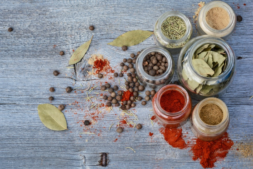 Источник: https://cdn.pixabay.com/photo/2017/07/28/11/50/spices-2548490_960_720.jpg